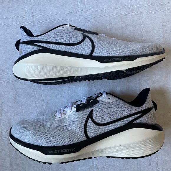 Nike Vomero 17 Platinum Black White Running Shoes Women’s Size 8 FB8502-104 - Picture 6 of 8